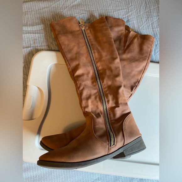 Boots - Picture 5 of 5